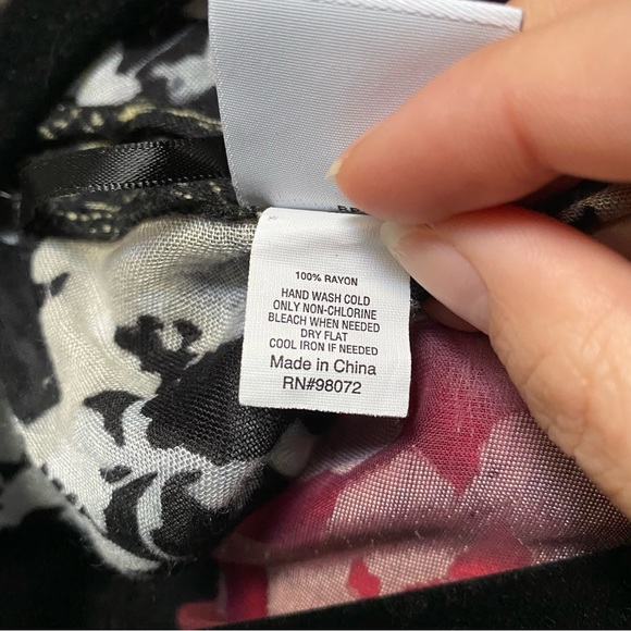 🖤5/$20 Light Floral Cover Up - Picture 8 of 11